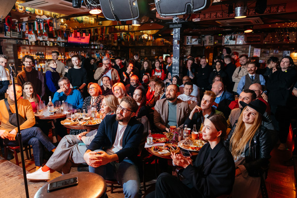 15-Bartenders-Stand-Up-06.jpg 15-Bartenders-Stand-Up-06.jpg