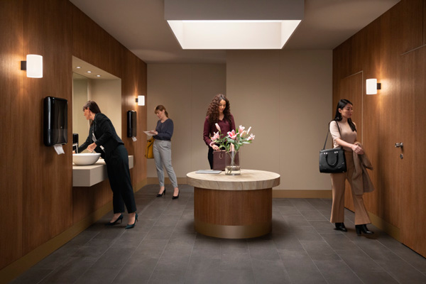 PeakServe_mini_black_lifestyle-restroom-image.jpg
