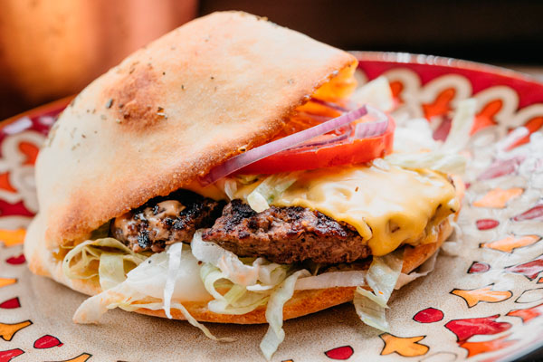 RestoranNews-Laffa-burger.jpg